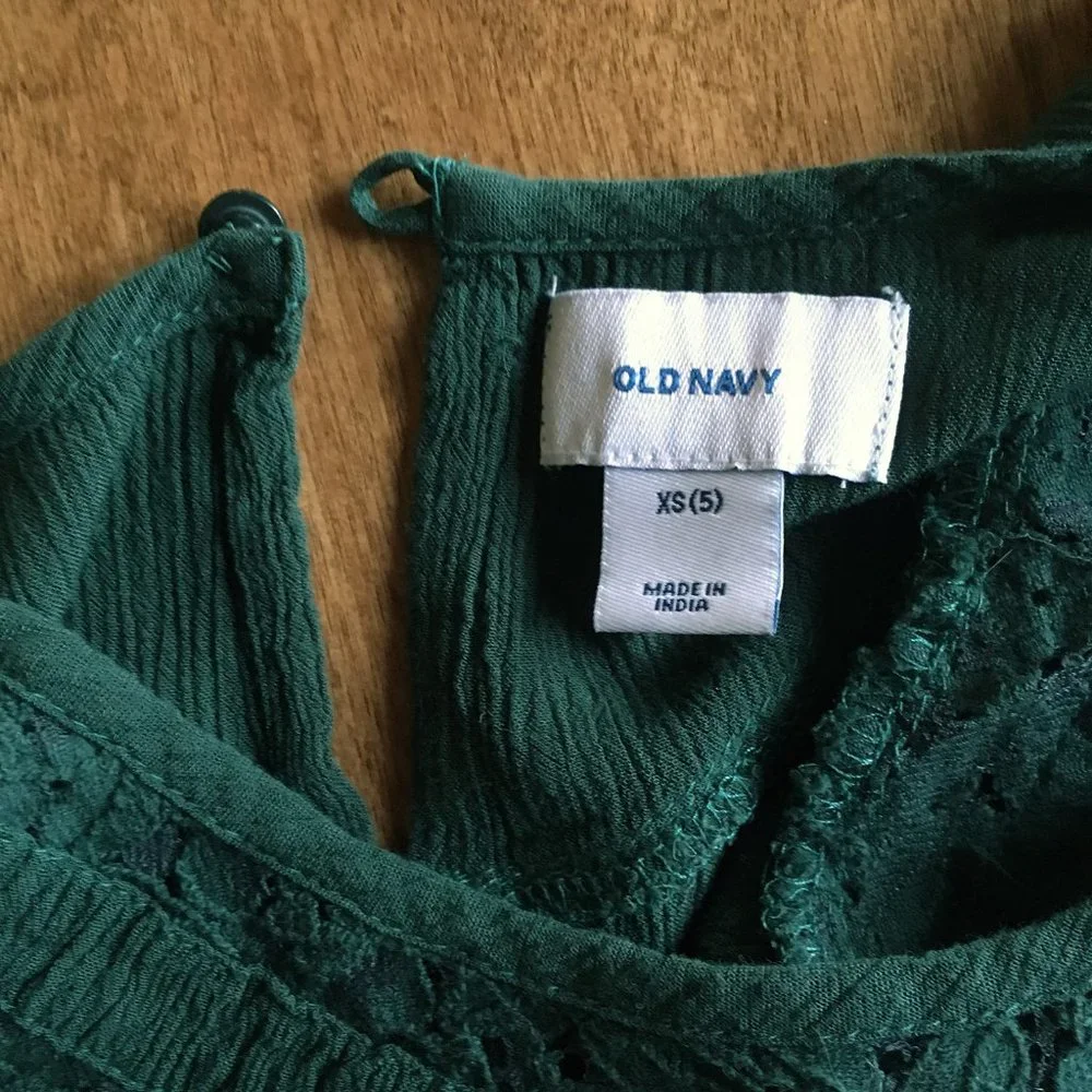 Old Navy lace-yoke crepe top XS 4-5